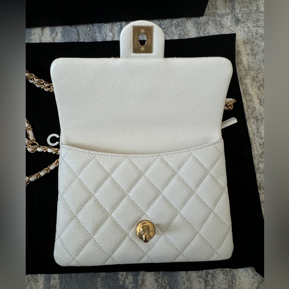 Chanel White Quilted Leather Waist Bag Gold Turn lock CC Hardware - Picture 8 of 10